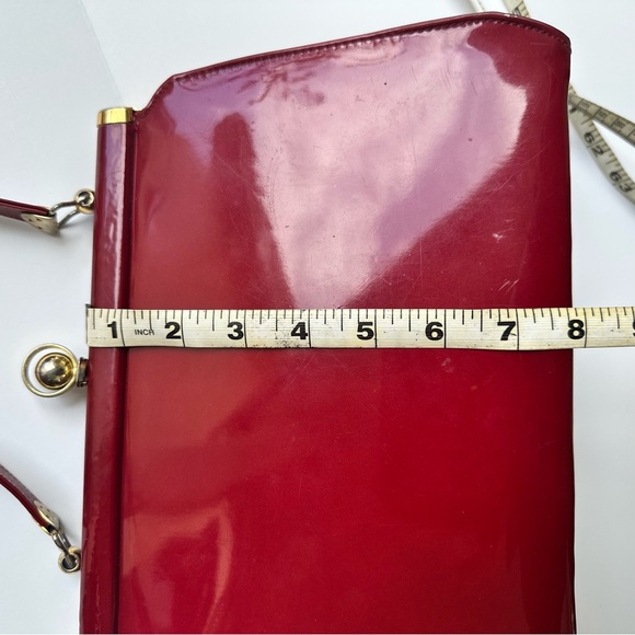 Town and Country Shoes, Vintage Red Pleather Pill Box Purse - Picture 2 of 15